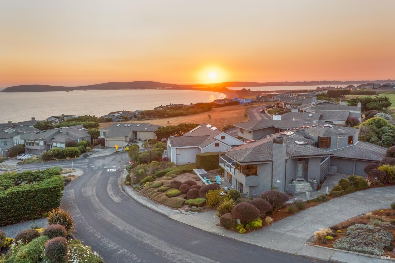 Detail Gallery Image 1 of 1 For 622 Swan Dr, Bodega Bay,  CA 94923 - 4 Beds | 2/1 Baths