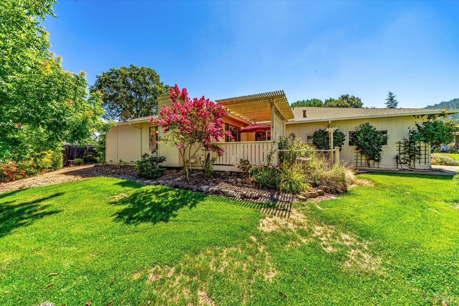 Photo of 517 Oak Vista Ln in Santa Rosa, CA