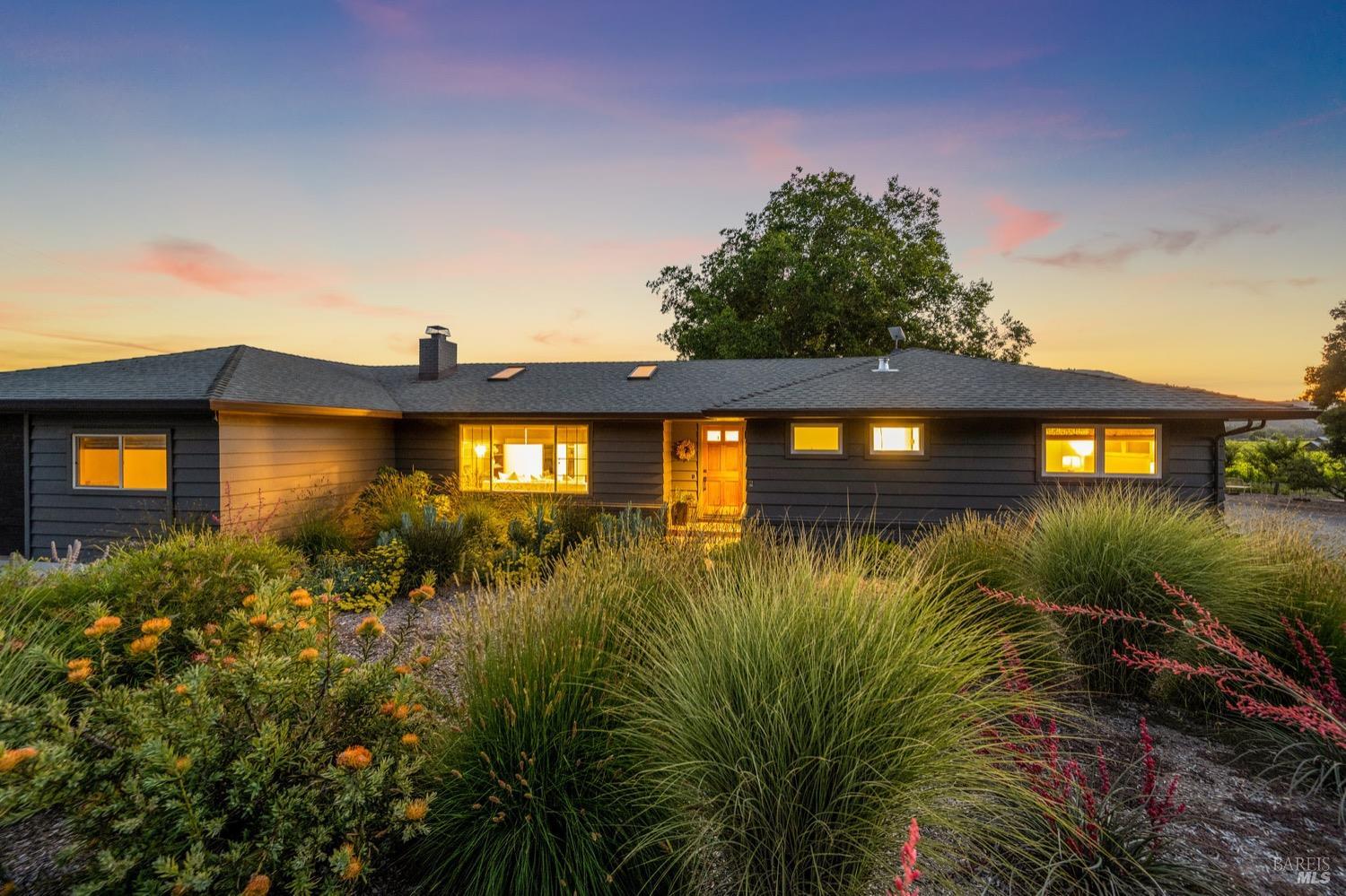 Photo of 5470 Dry Creek Rd in Healdsburg, CA