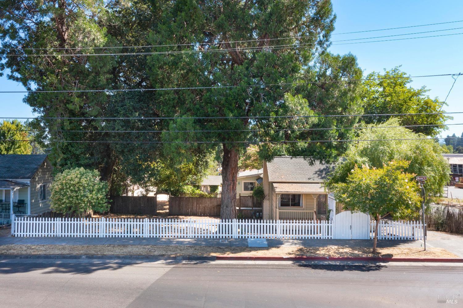 Photo of 444 Mason St in Healdsburg, CA