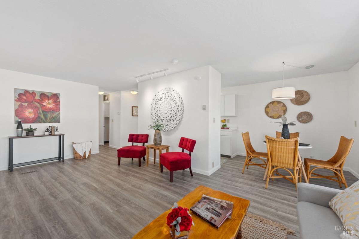 Photo of 91 Cardinal Wy in Santa Rosa, CA
