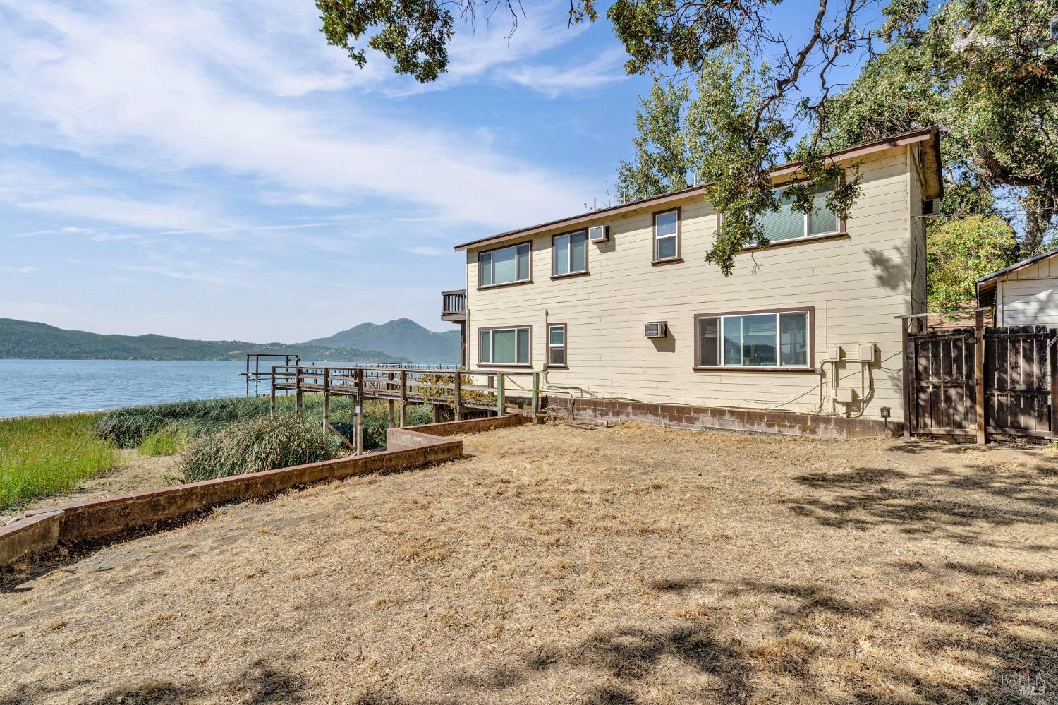 Photo of 14097 Lakeshore Dr in Clearlake, CA