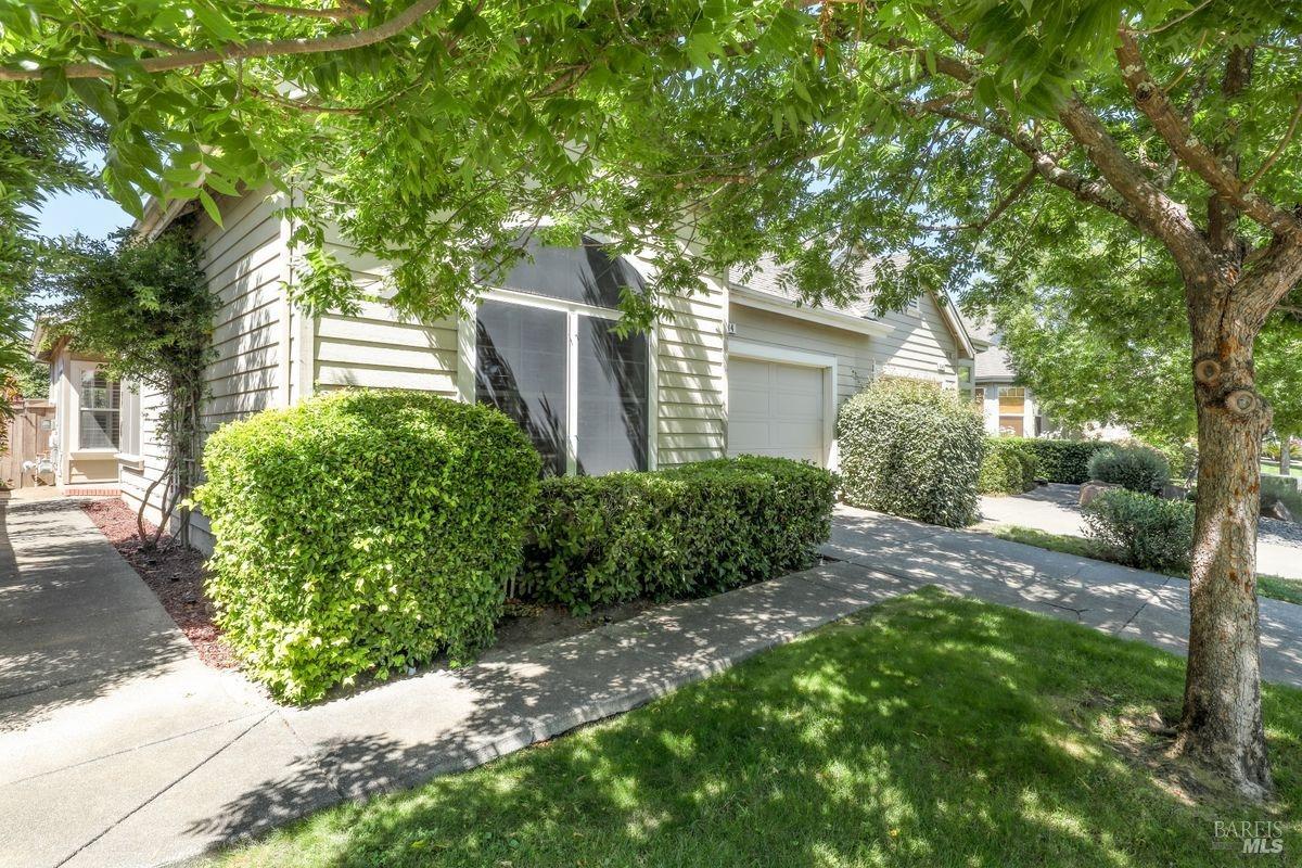 Photo of 834 Glen Miller Dr in Windsor, CA