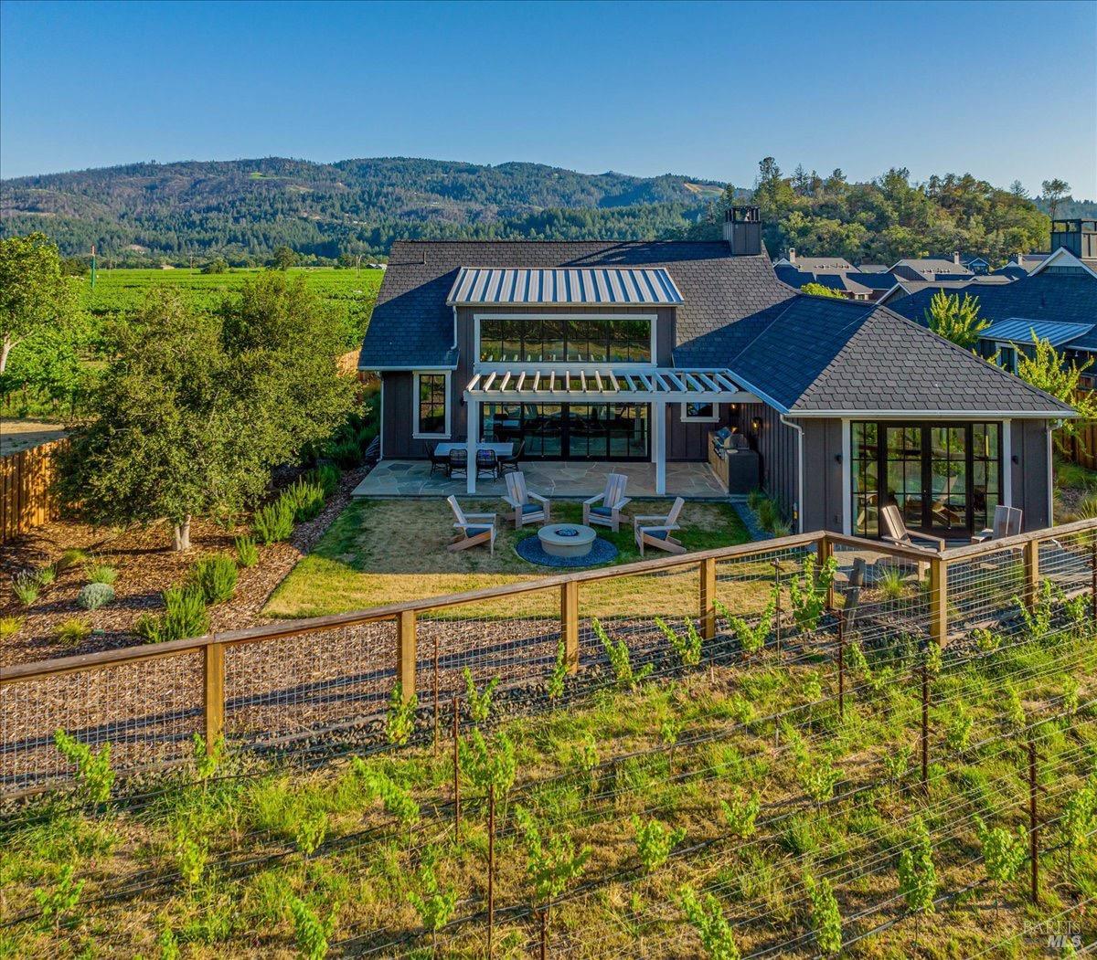 Photo of 16 Palisades Pl in Calistoga, CA