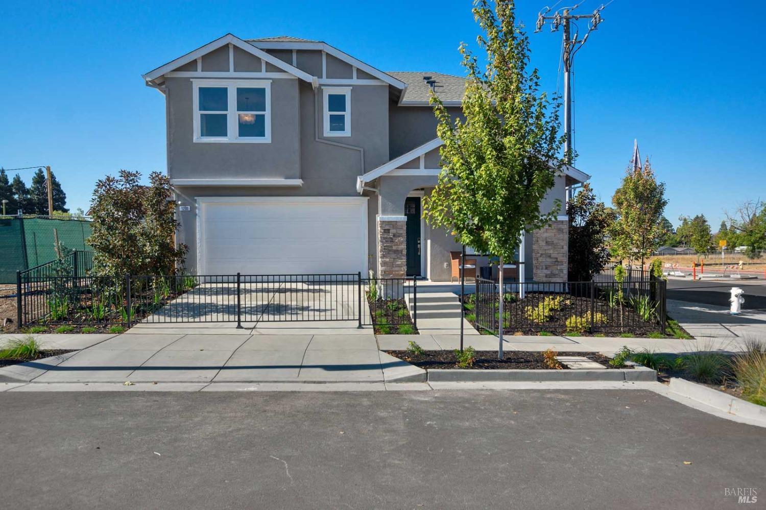 Photo of 1225 Del Rancho Wy in Petaluma, CA