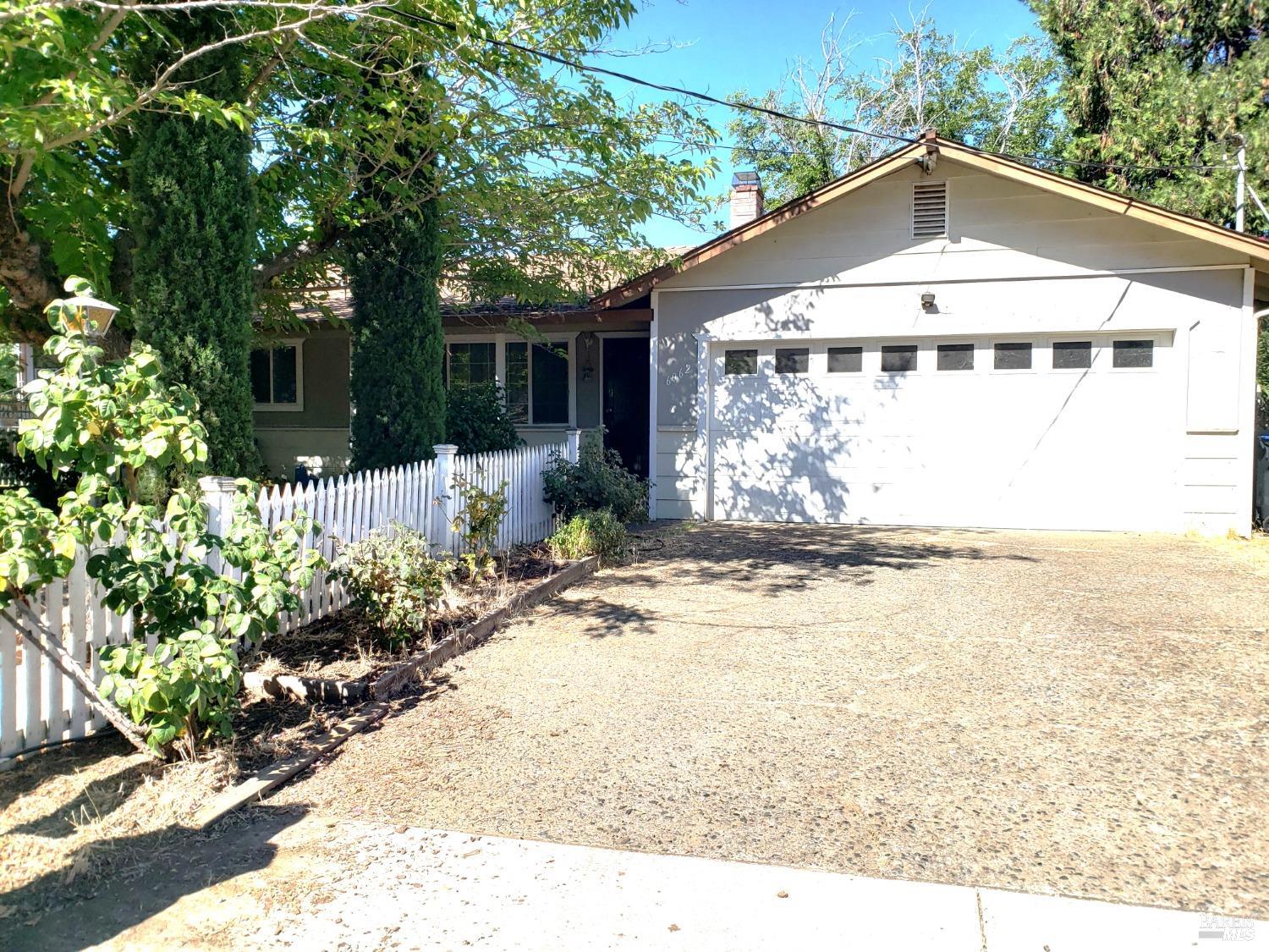 Photo of 6962 Meadowbrook Dr in Clearlake, CA