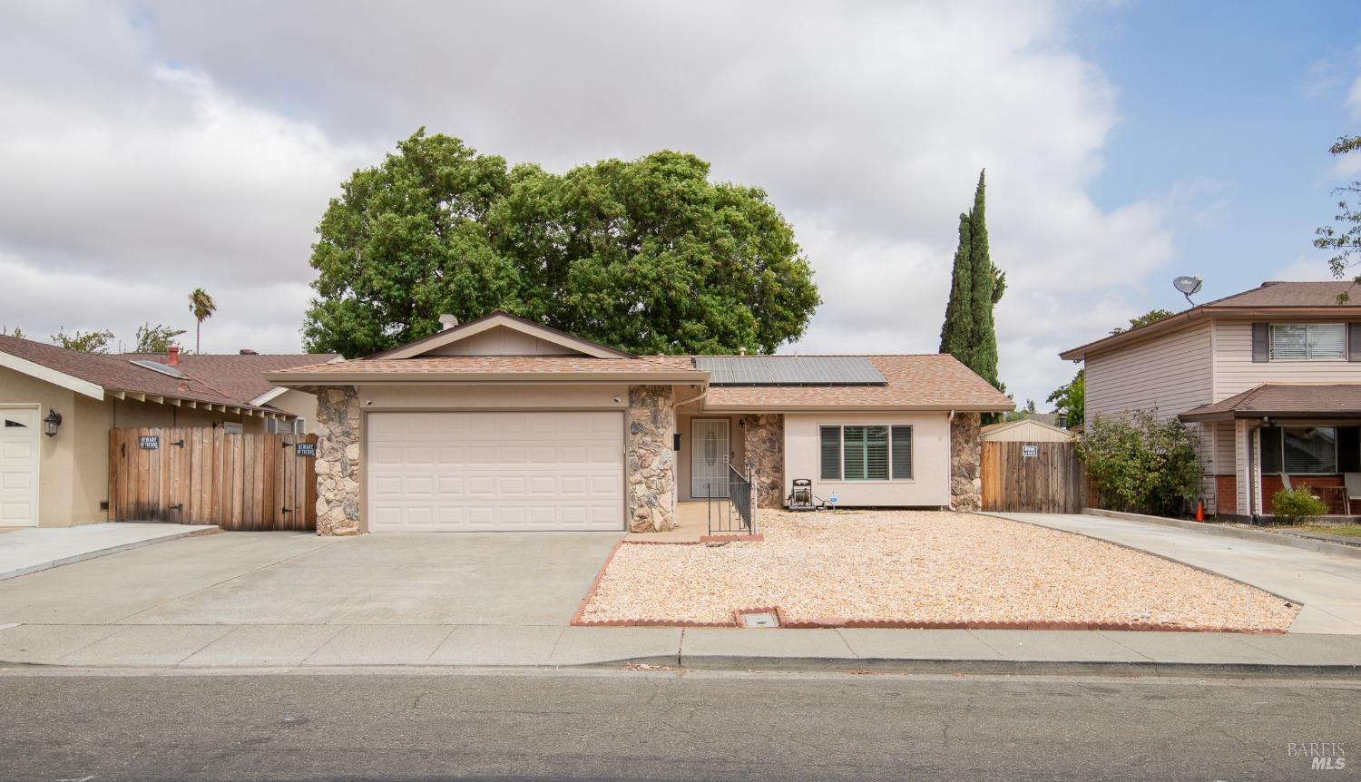 Photo of 422 Dahlia St in Fairfield, CA