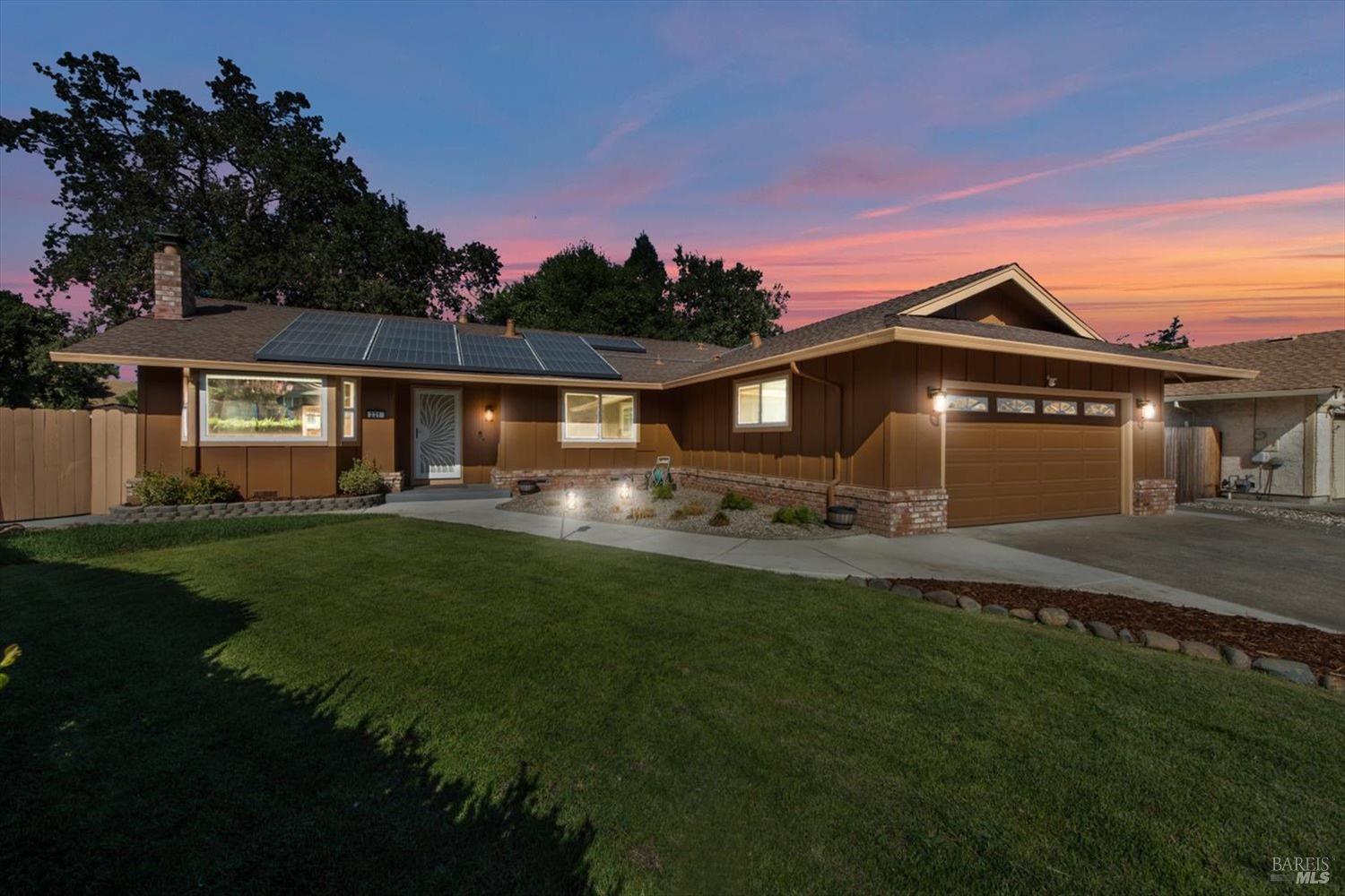 Photo of 221 Alamo Dr in Vacaville, CA
