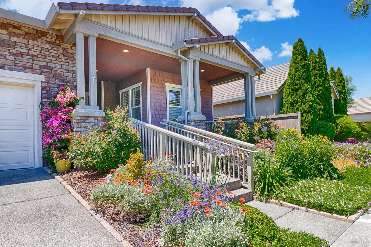 Photo of 415 Bordeaux Wy in Windsor, CA