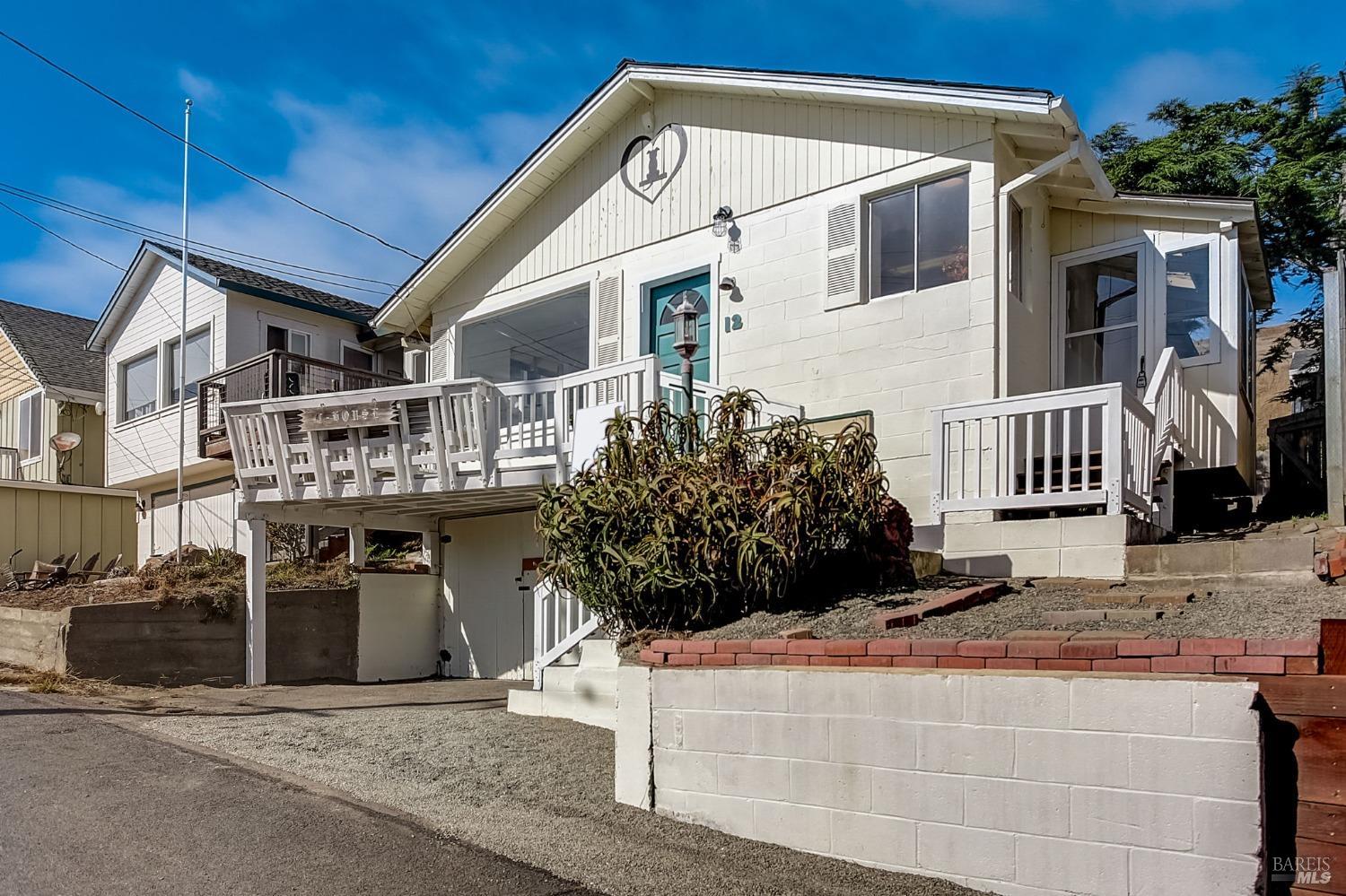 Detail Gallery Image 3 of 44 For 12 Ocean View Ave, Dillon Beach,  CA 94929 - 2 Beds | 1 Baths