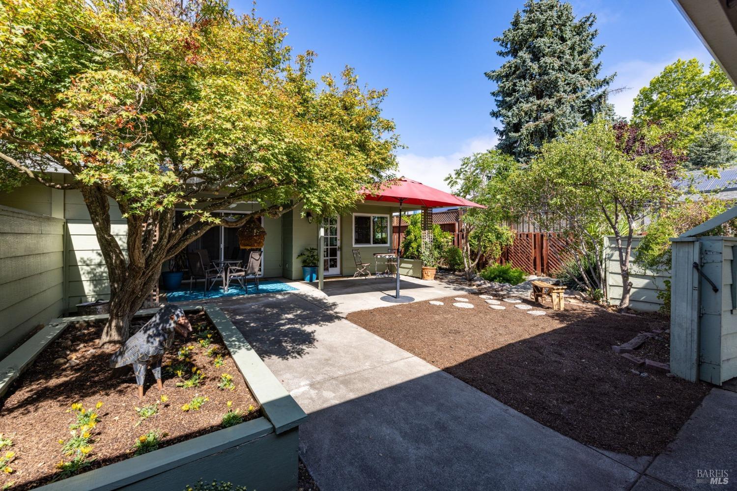 Photo of 207 Mountain Vista Ln in Santa Rosa, CA