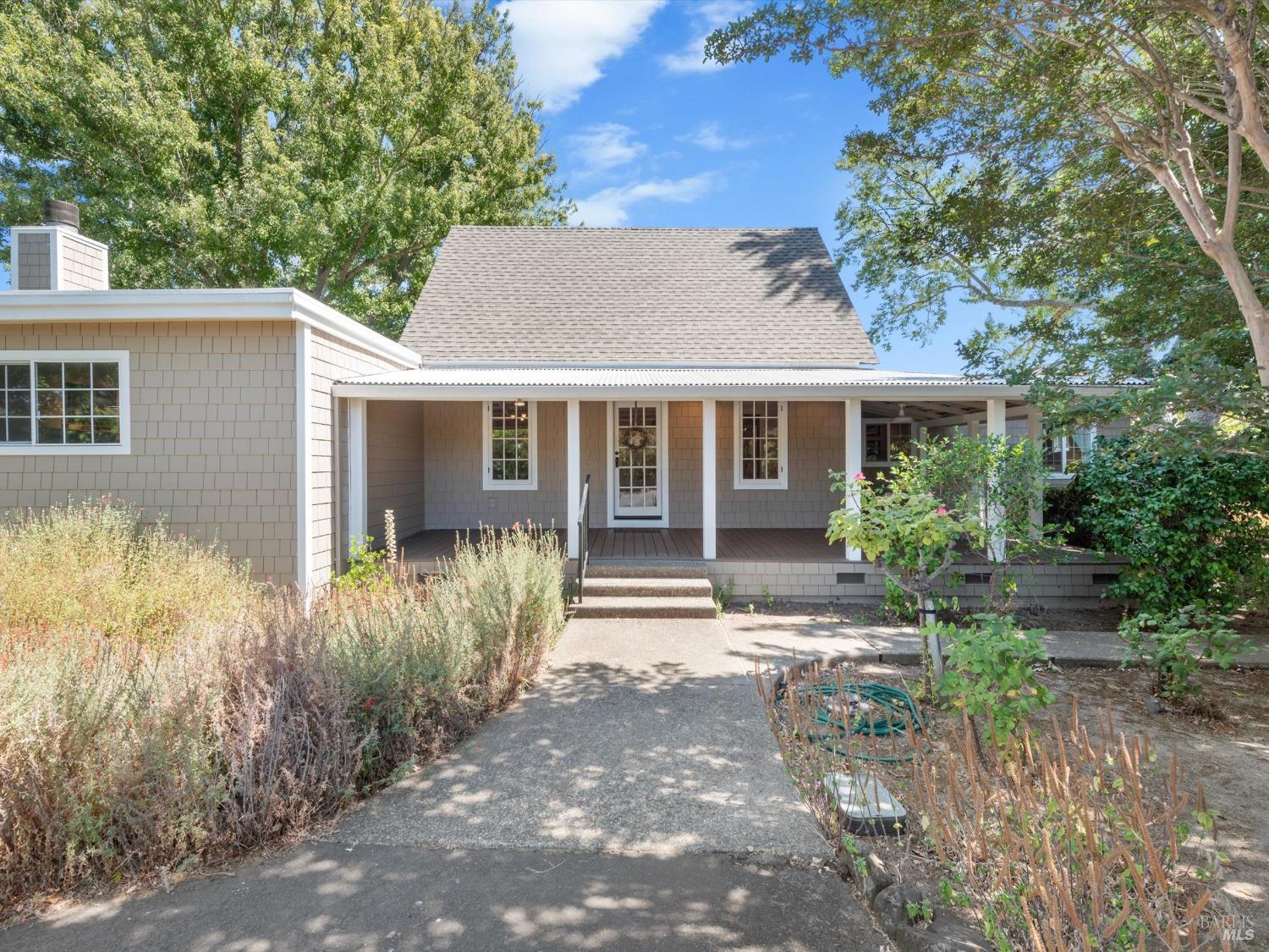 Photo of 6464 Washington St in Yountville, CA