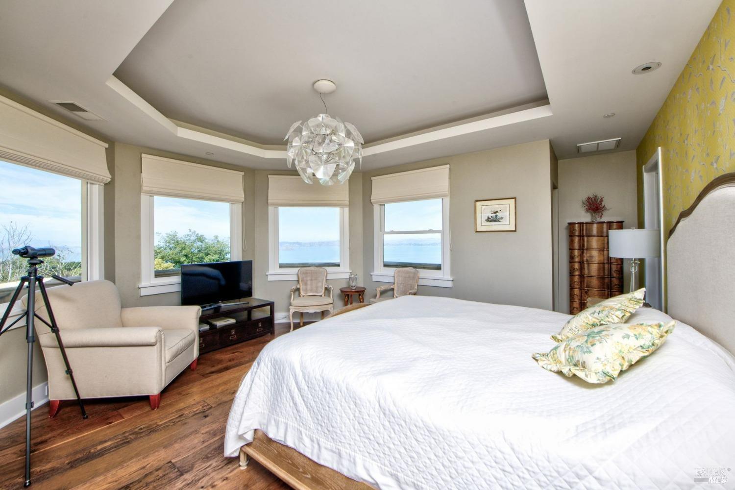 Detail Gallery Image 24 of 32 For 185 Gilmartin Dr, Tiburon,  CA 94920 - 7 Beds | 7/4 Baths