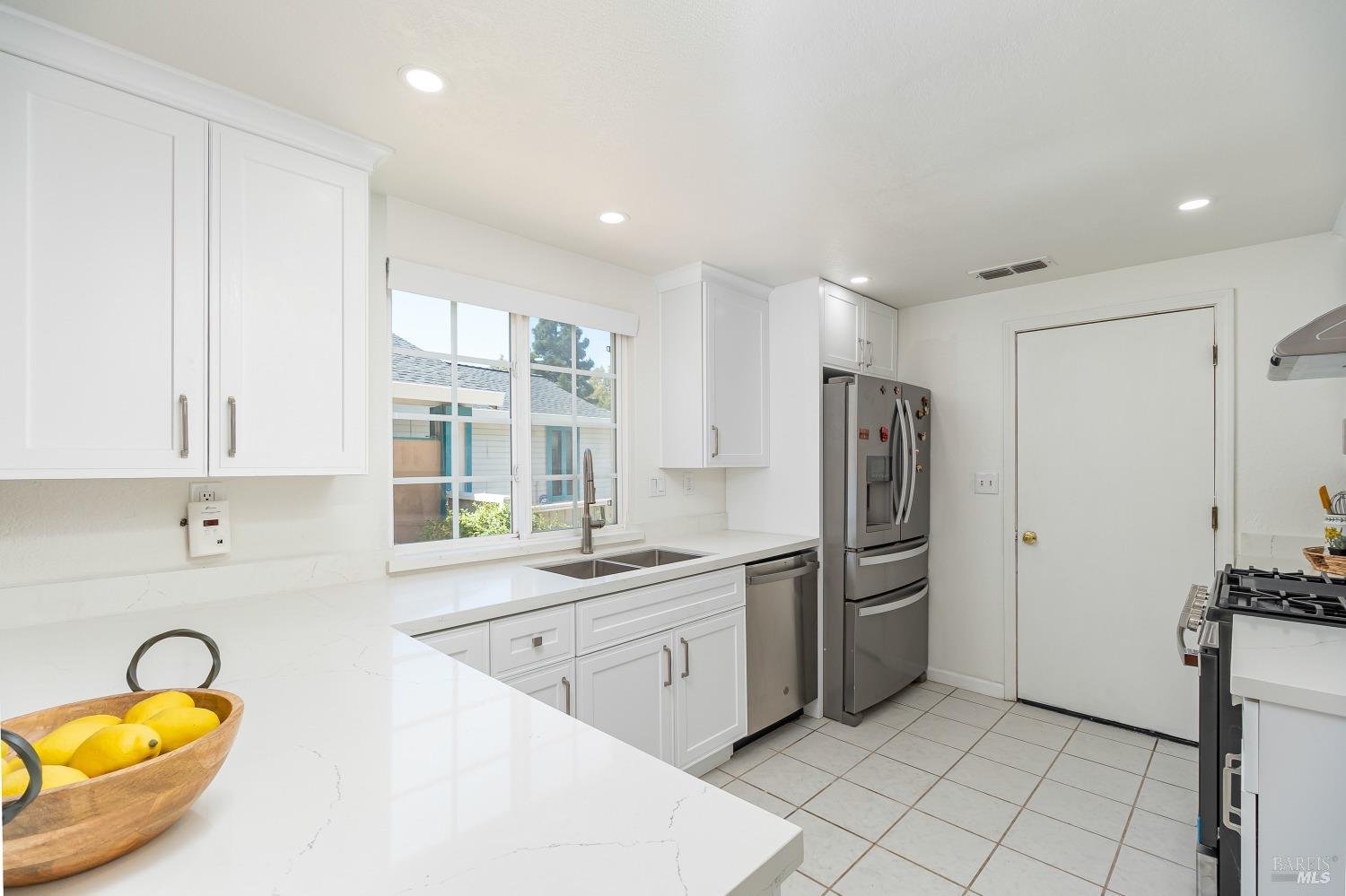 Photo of 818 Cameron Ct in Vacaville, CA