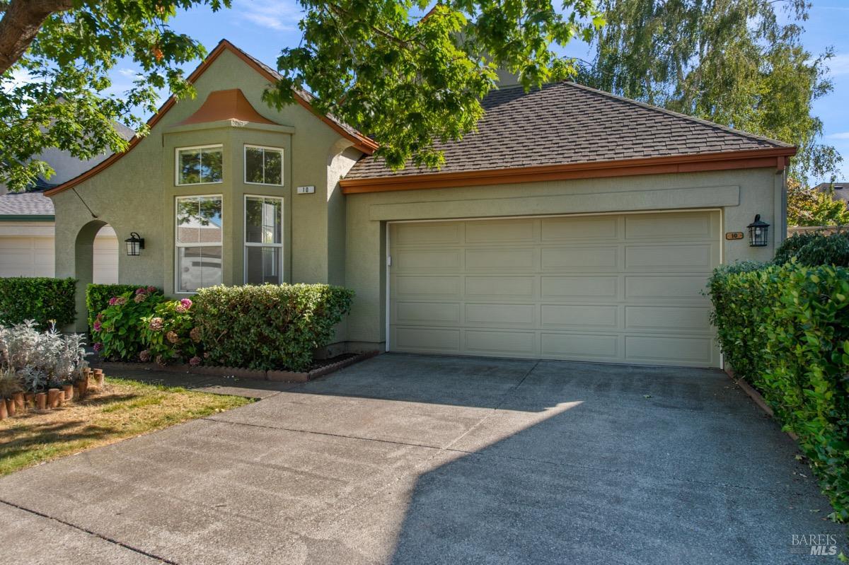 Photo of 10 Raffles Ct in Petaluma, CA