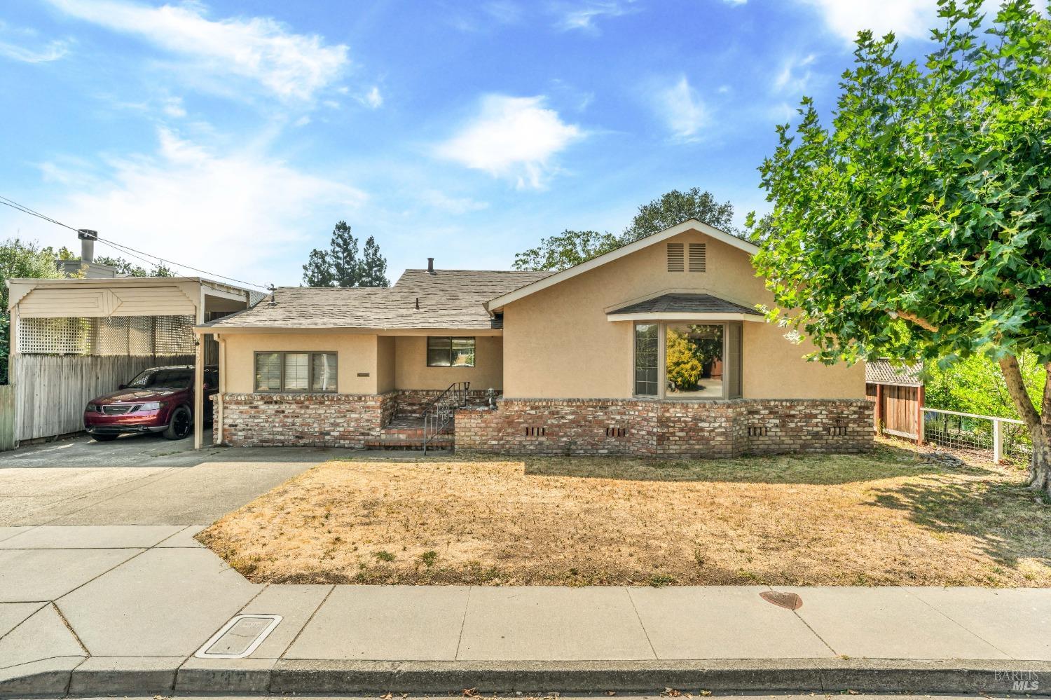 Photo of 237 Bettencourt St in Sonoma, CA