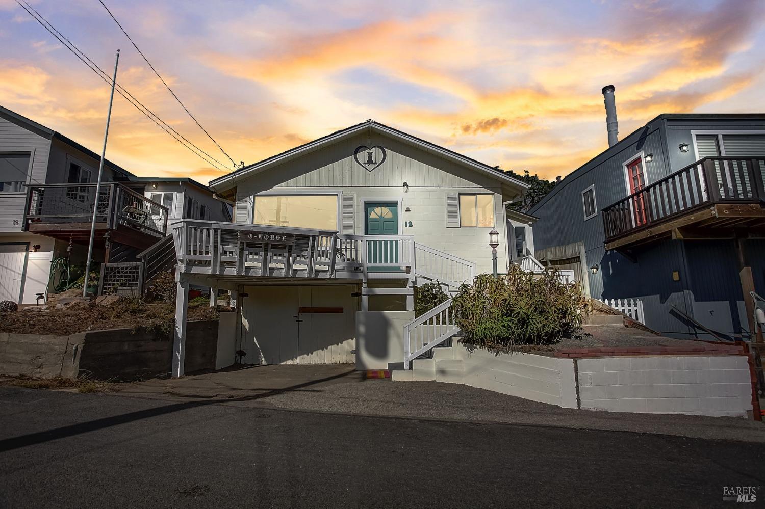 Detail Gallery Image 4 of 44 For 12 Ocean View Ave, Dillon Beach,  CA 94929 - 2 Beds | 1 Baths
