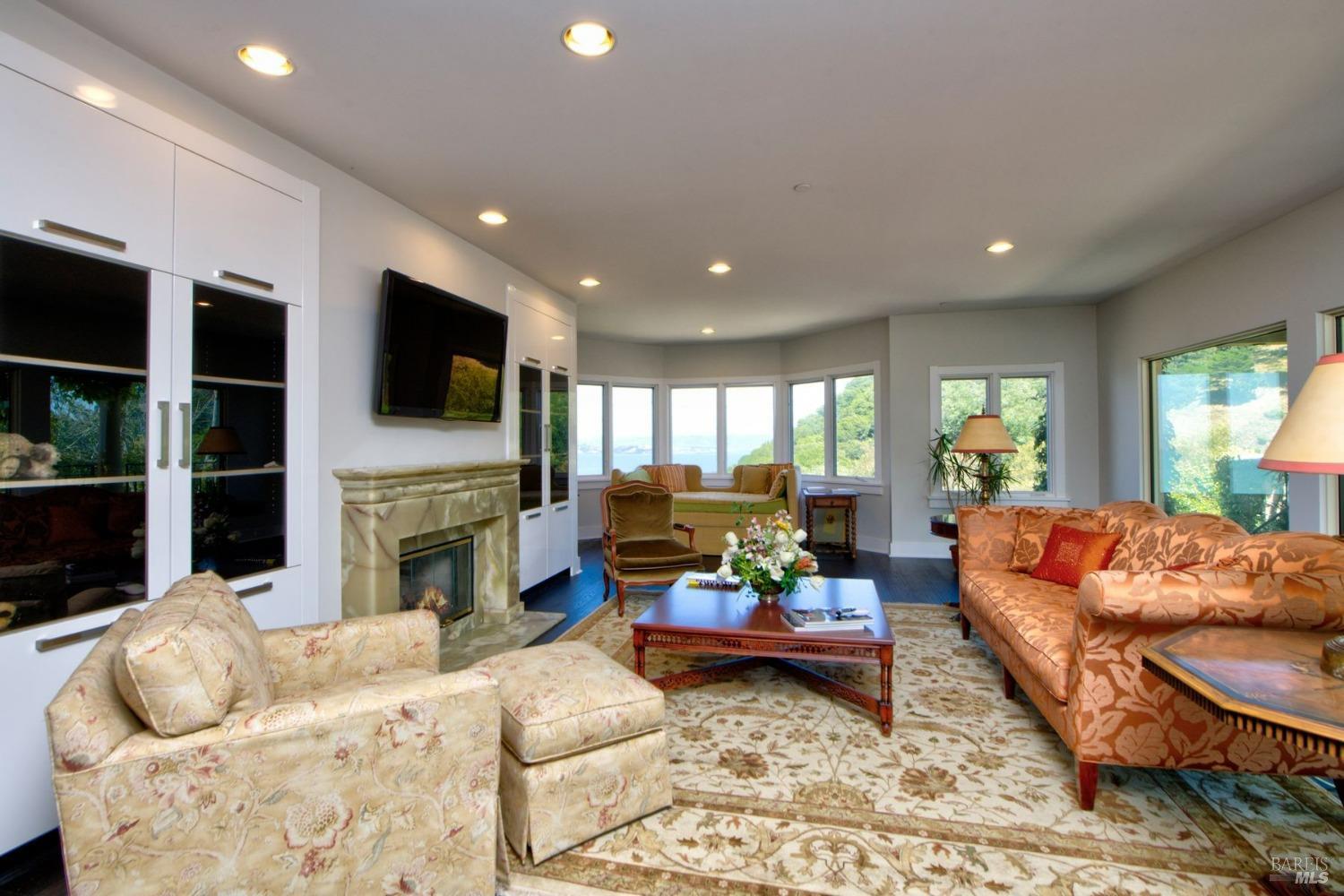 Detail Gallery Image 28 of 32 For 185 Gilmartin Dr, Tiburon,  CA 94920 - 7 Beds | 7/4 Baths