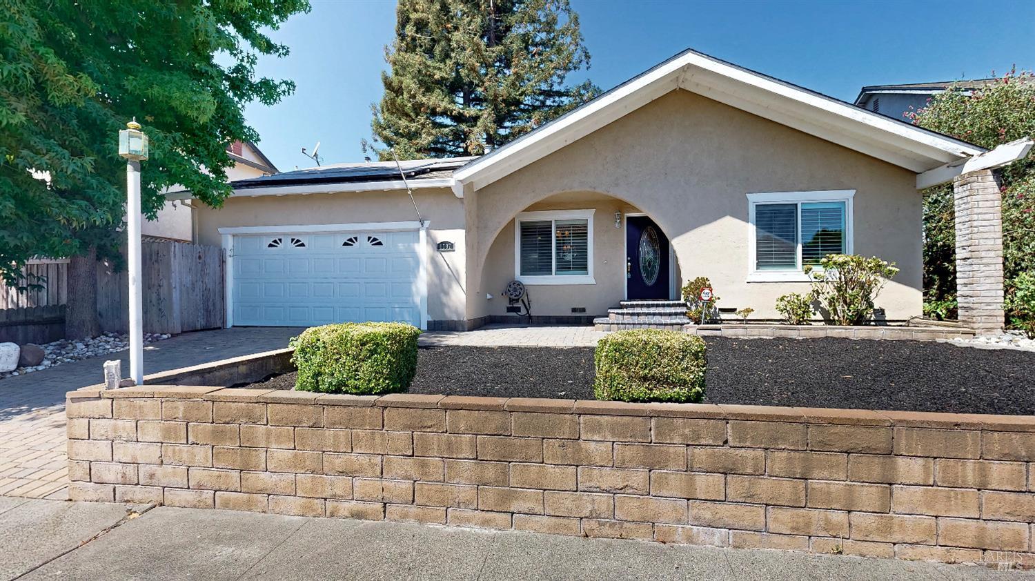 Photo of 1707 Caracas Ct in Petaluma, CA