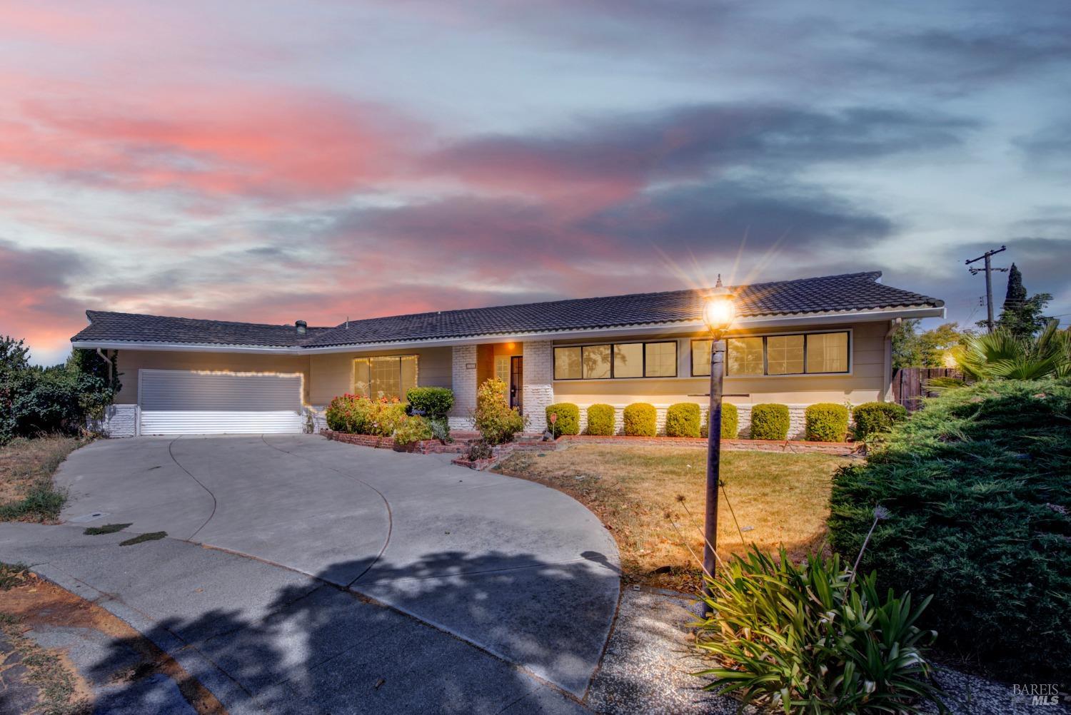 Photo of 1966 London Ln in Fairfield, CA
