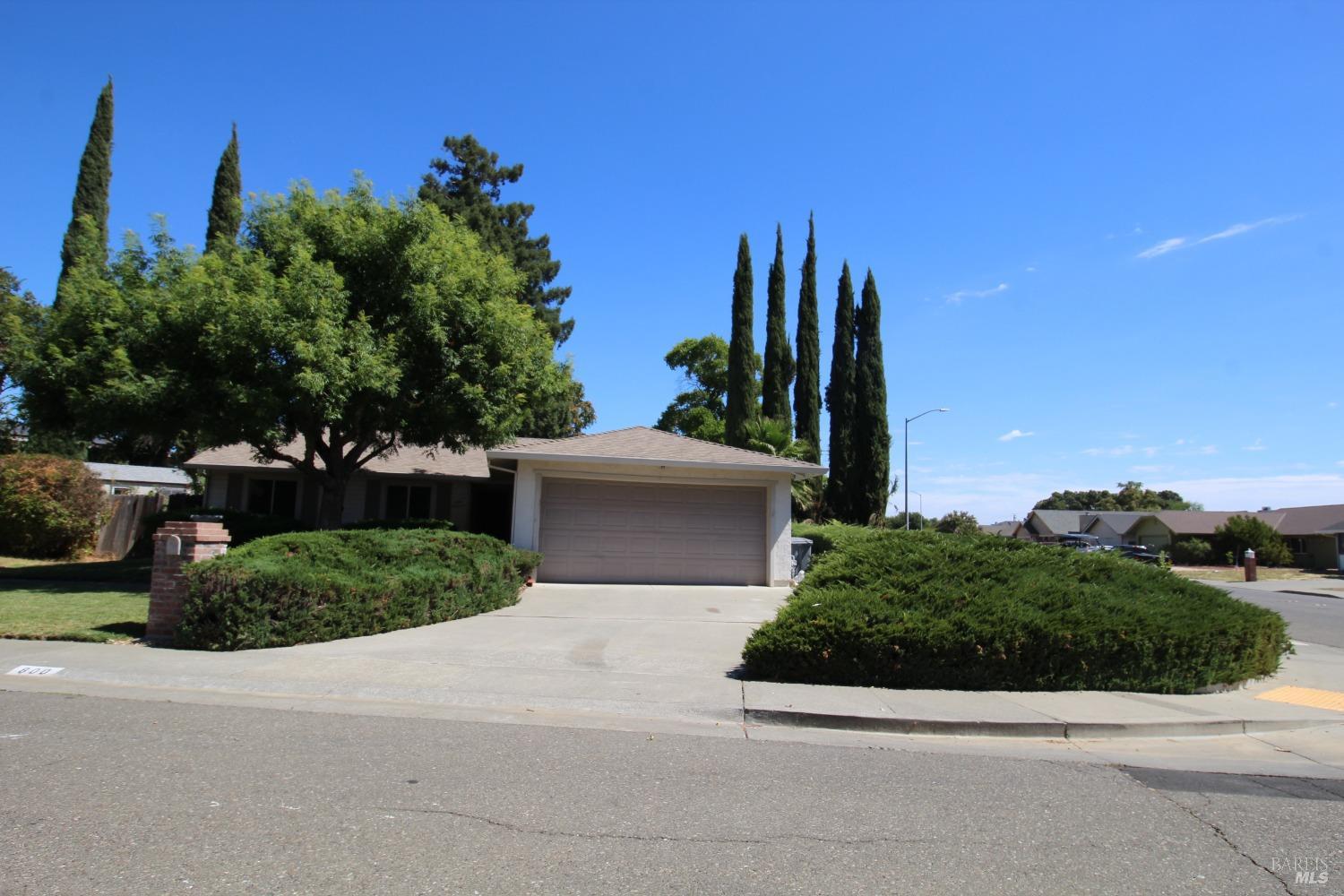 Photo of 800 Avon Ct in Dixon, CA