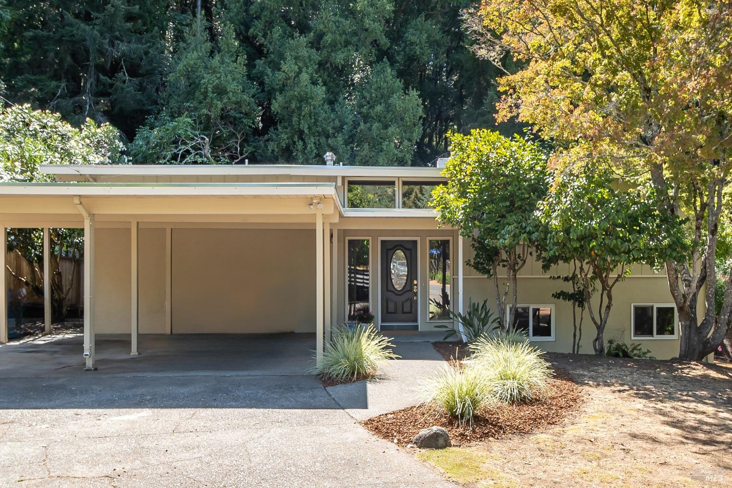 Photo of 2 Buckeye Cir in Woodacre, CA