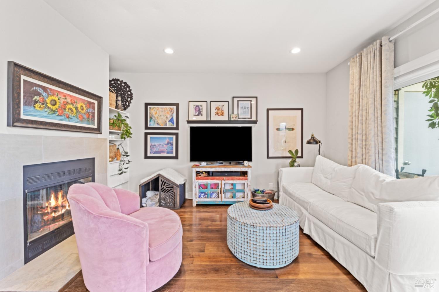 Photo of 129 Lakeshore Ct in Richmond, CA