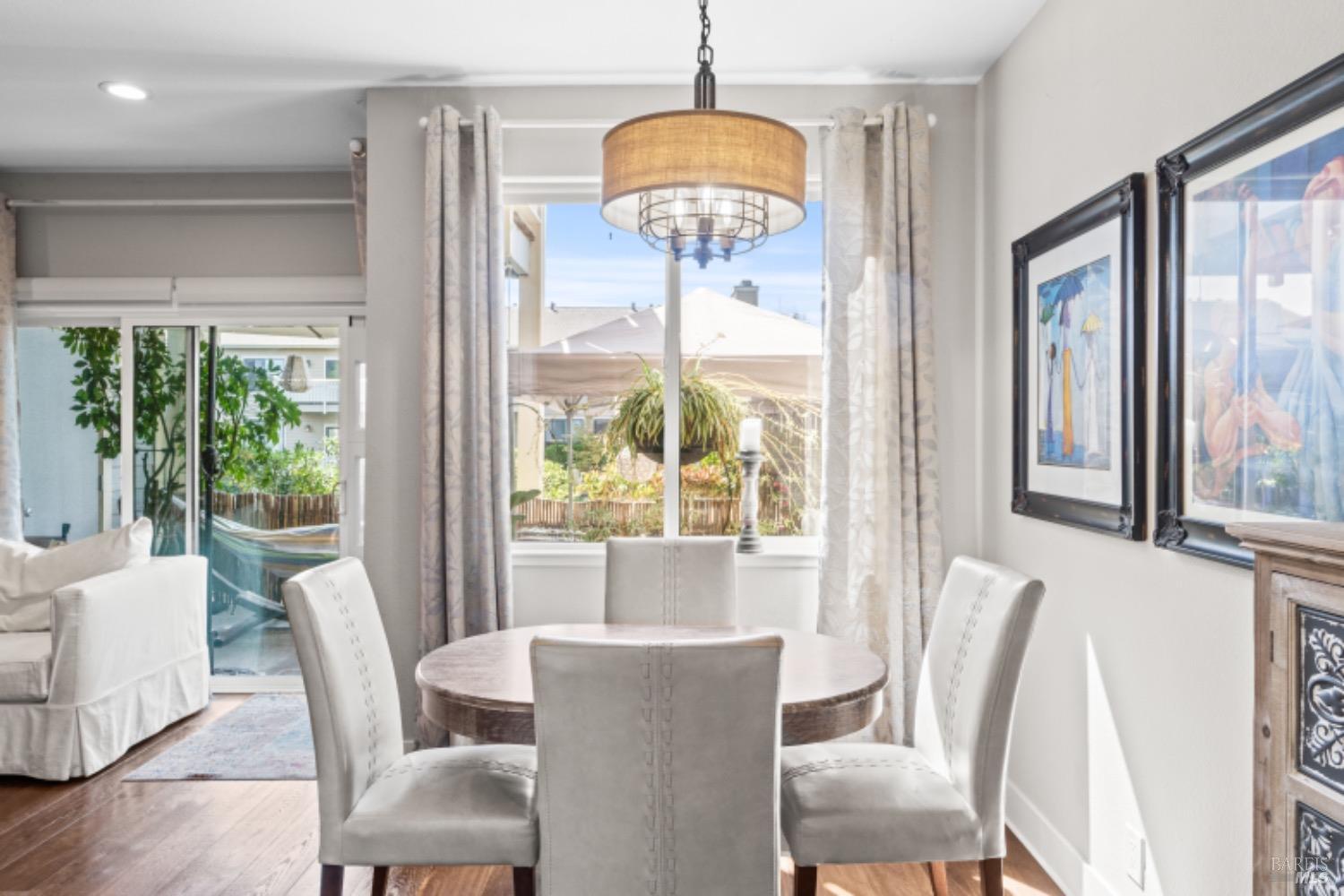 Photo of 129 Lakeshore Ct in Richmond, CA