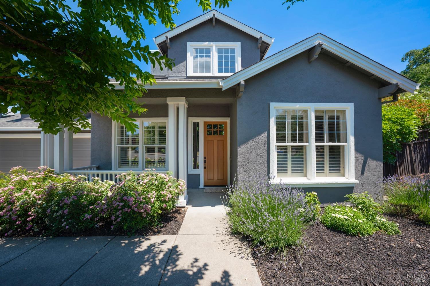 Photo of 917 Signorelli Cir in St Helena, CA