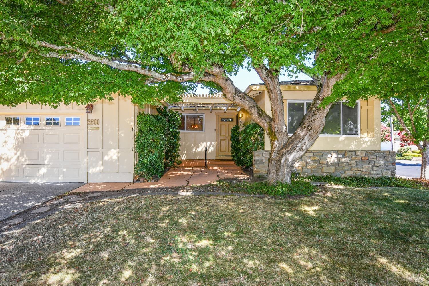 Photo of 3200 Macleod St in Napa, CA
