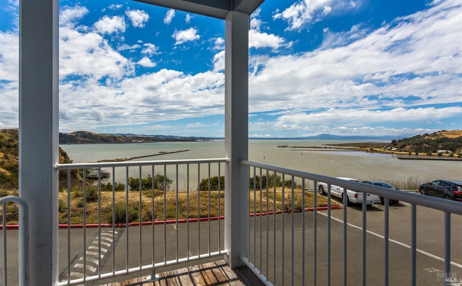Detail Gallery Image 1 of 1 For 279 Sea Crest Cir, Vallejo,  CA 94590 - 2 Beds | 2 Baths