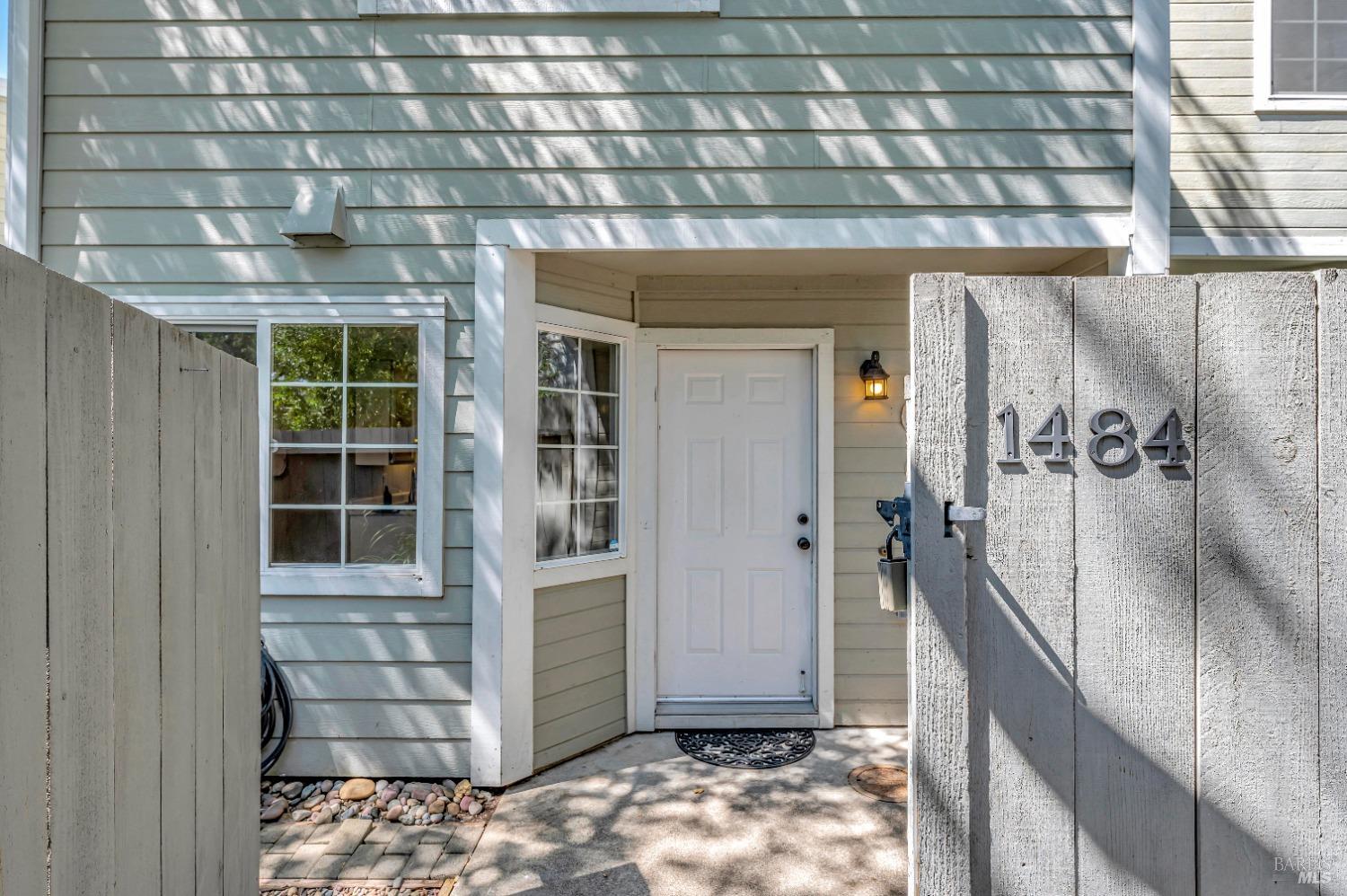 Photo of 1484 Townview Ave in Santa Rosa, CA