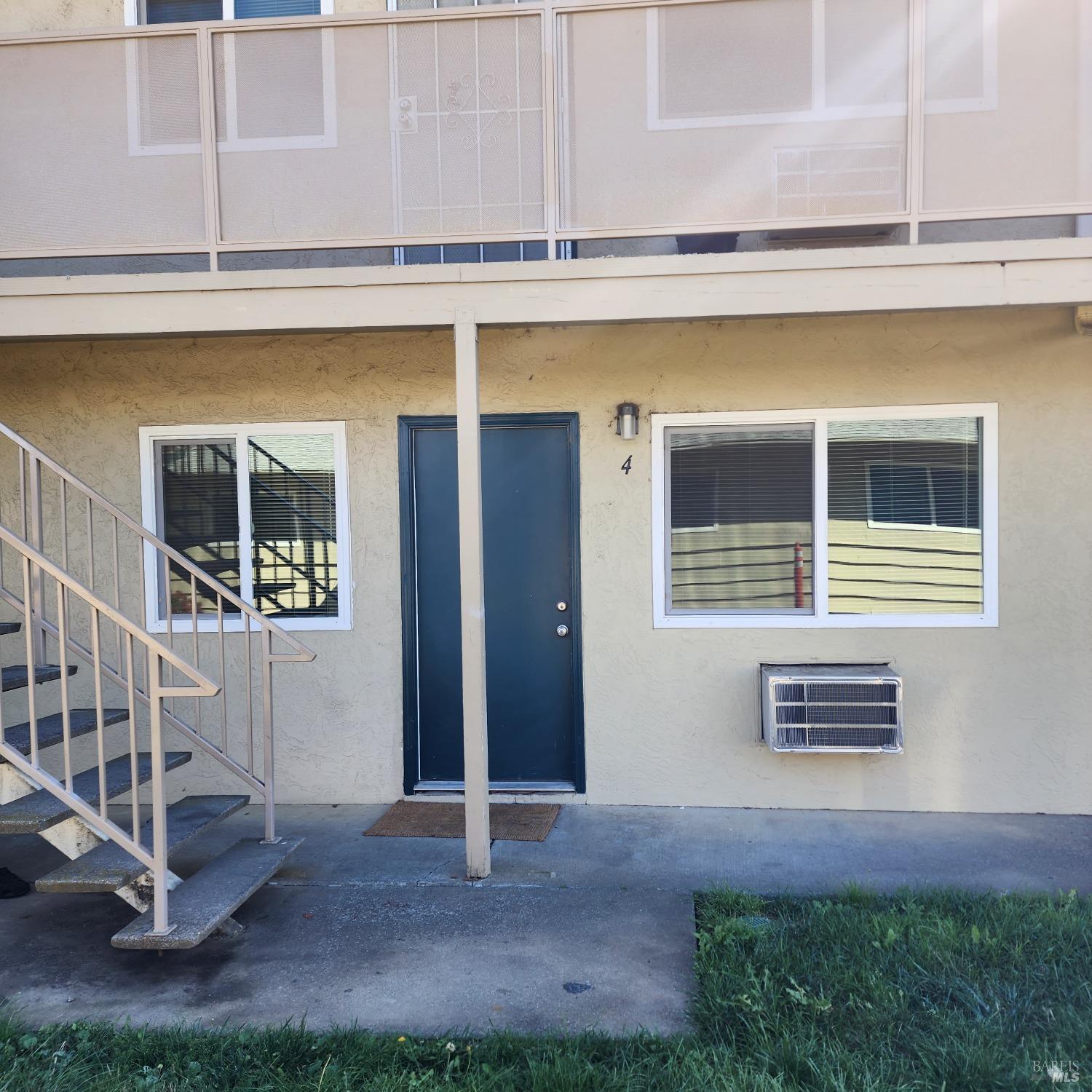 Photo of 1567 Alamo Dr #4 in Vacaville, CA
