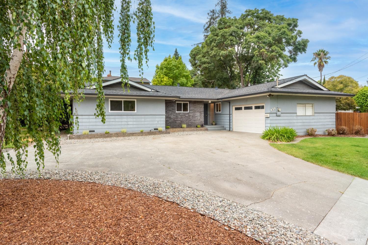 Photo of 435 Minahen St in Napa, CA