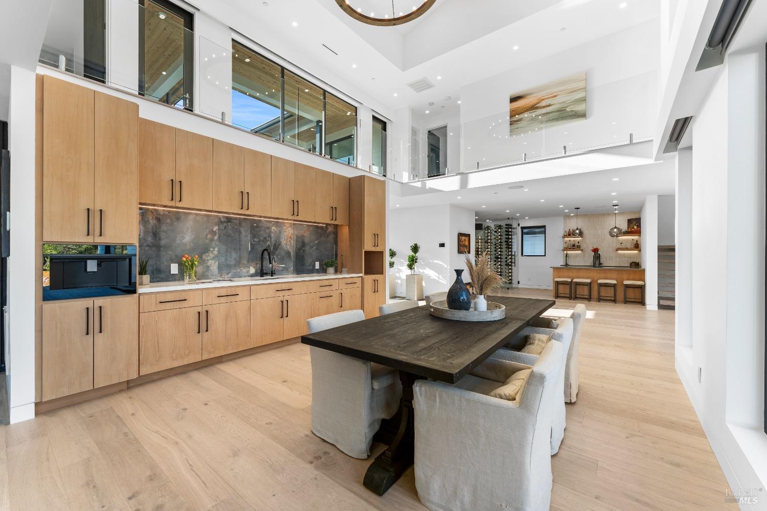 Detail Gallery Image 8 of 58 For 17 Moncada Way, San Rafael,  CA 94901 - 8 Beds | 7 Baths