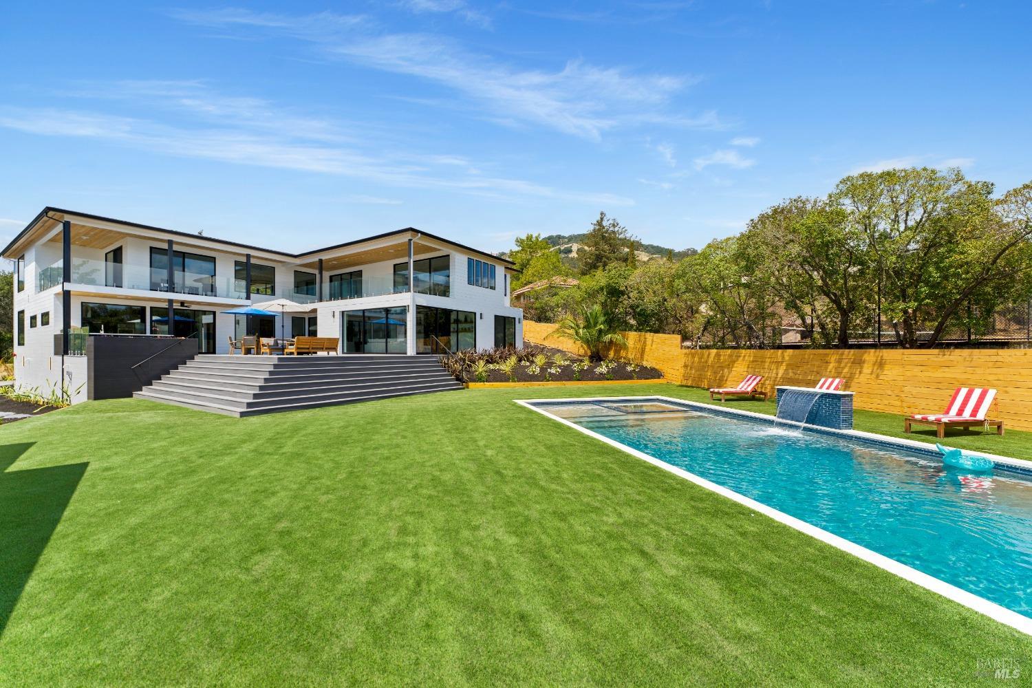 Detail Gallery Image 45 of 58 For 17 Moncada Way, San Rafael,  CA 94901 - 8 Beds | 7 Baths