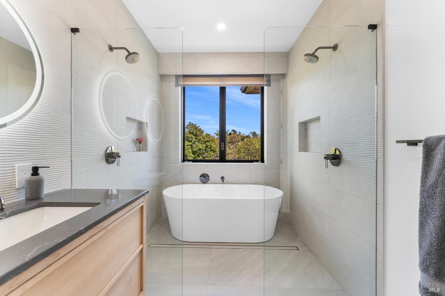 Detail Gallery Image 32 of 58 For 17 Moncada Way, San Rafael,  CA 94901 - 8 Beds | 7 Baths