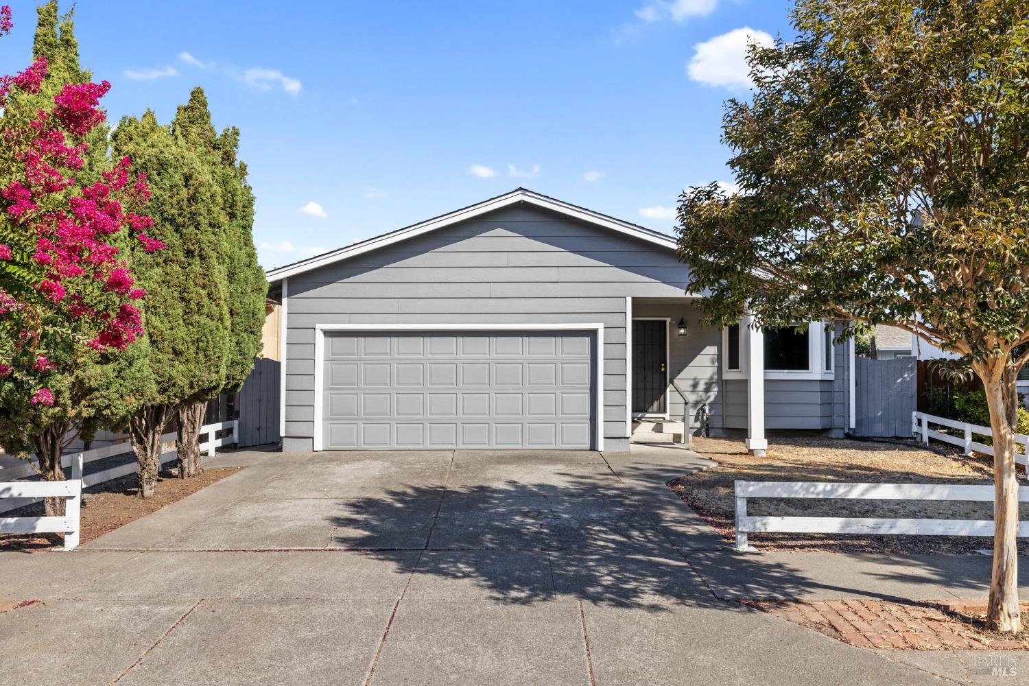 Photo of 576 Courtyard Cir in Santa Rosa, CA