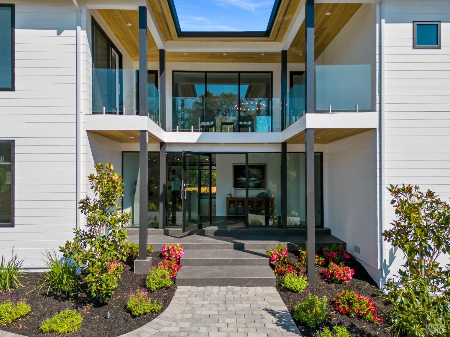 Detail Gallery Image 4 of 58 For 17 Moncada Way, San Rafael,  CA 94901 - 8 Beds | 7 Baths