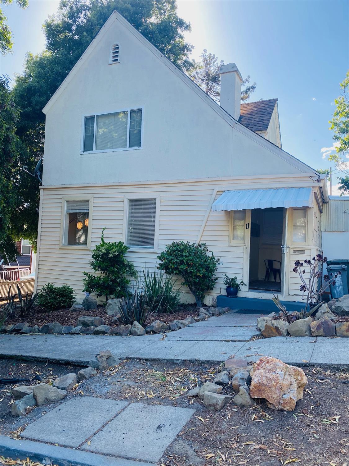 Photo of 11 B St in Vallejo, CA