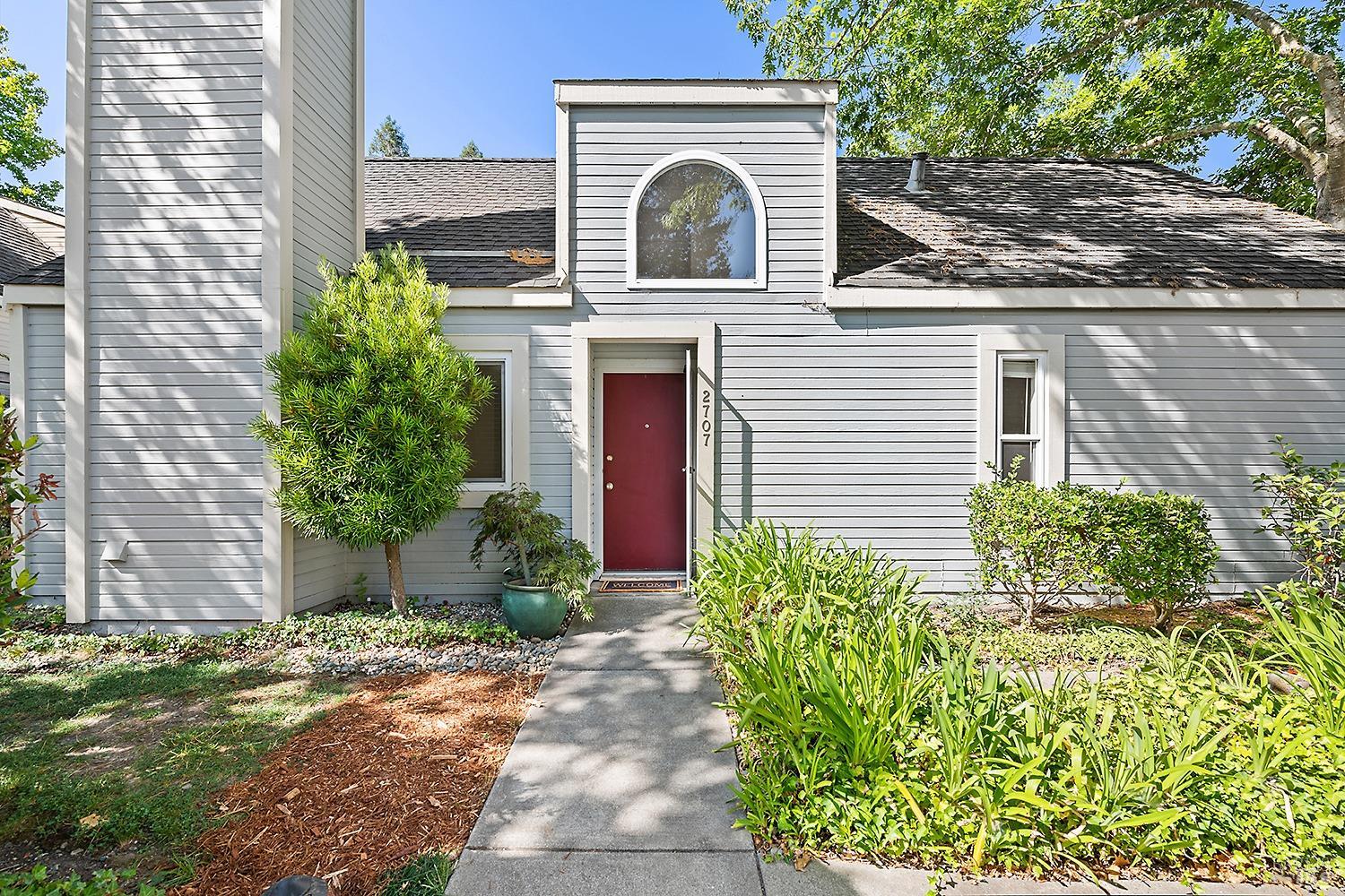 Photo of 2707 Lakeview Dr in Santa Rosa, CA