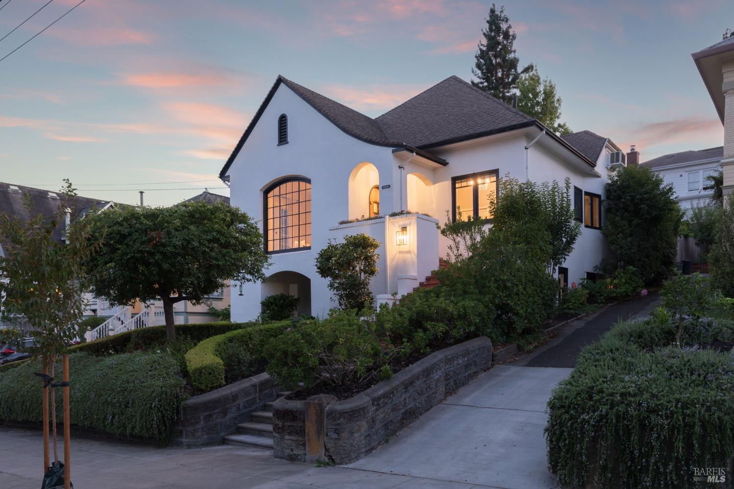 Photo of 411 Walnut St in Petaluma, CA