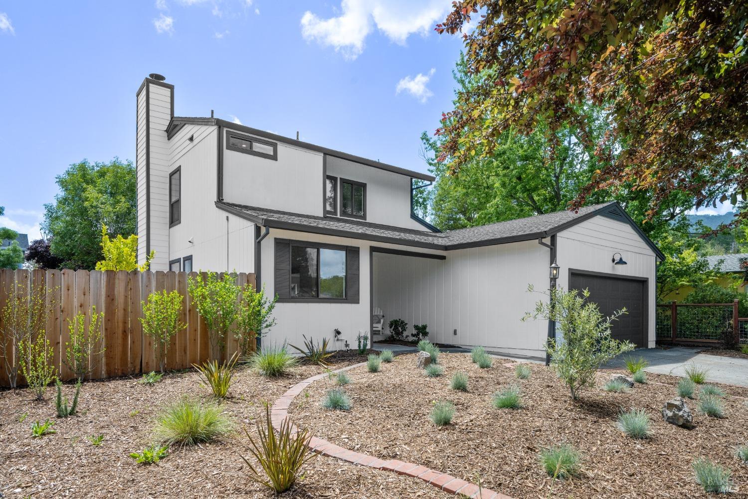 Photo of 950 Sonoma Glen Cir in Glen Ellen, CA