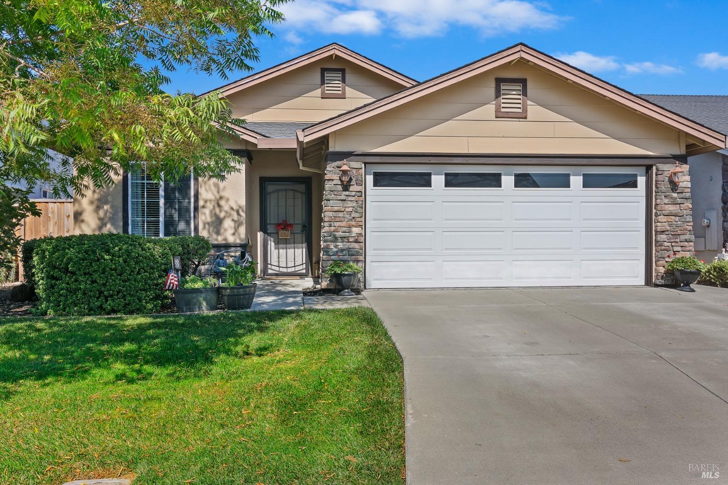 Photo of 438 Grand Canyon Dr in Vacaville, CA