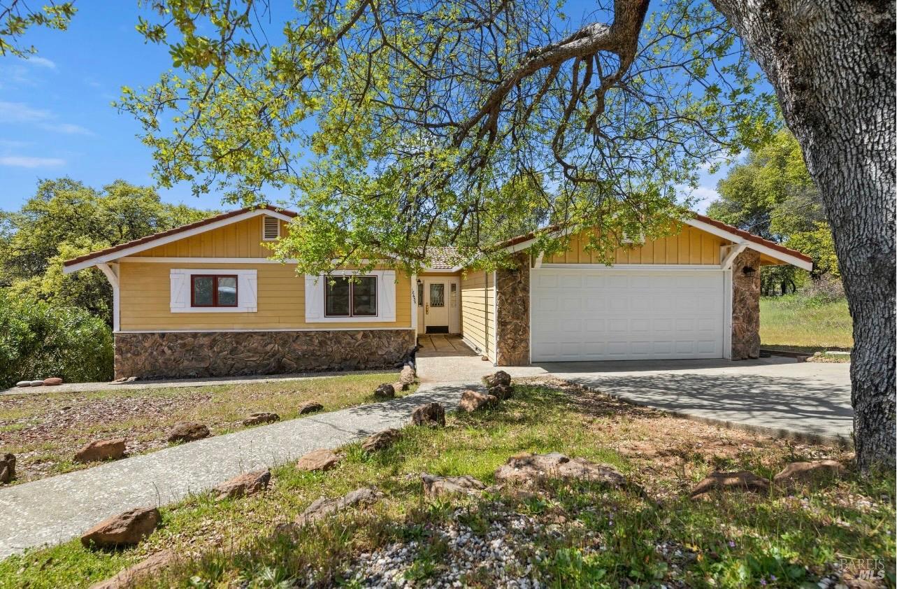 Photo of 18635 Oak Grove Rd in Hidden Valley Lake, CA