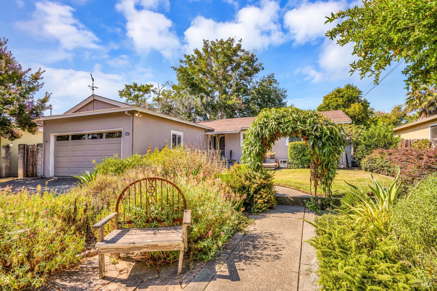 Photo of 3651 Dover St in Napa, CA