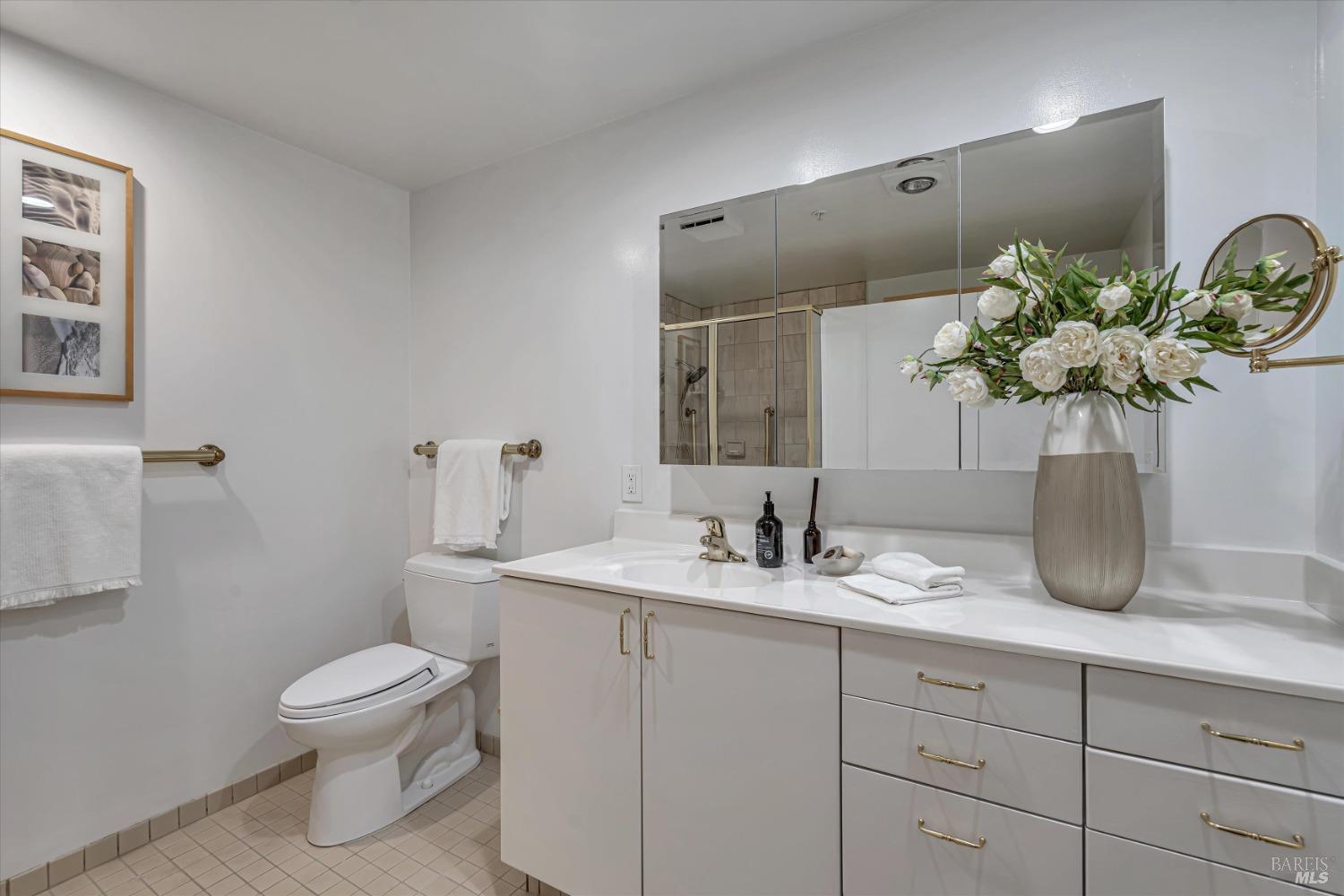 Detail Gallery Image 21 of 36 For 100 Deer Valley Rd Gb,  San Rafael,  CA 94903 - 2 Beds | 2 Baths