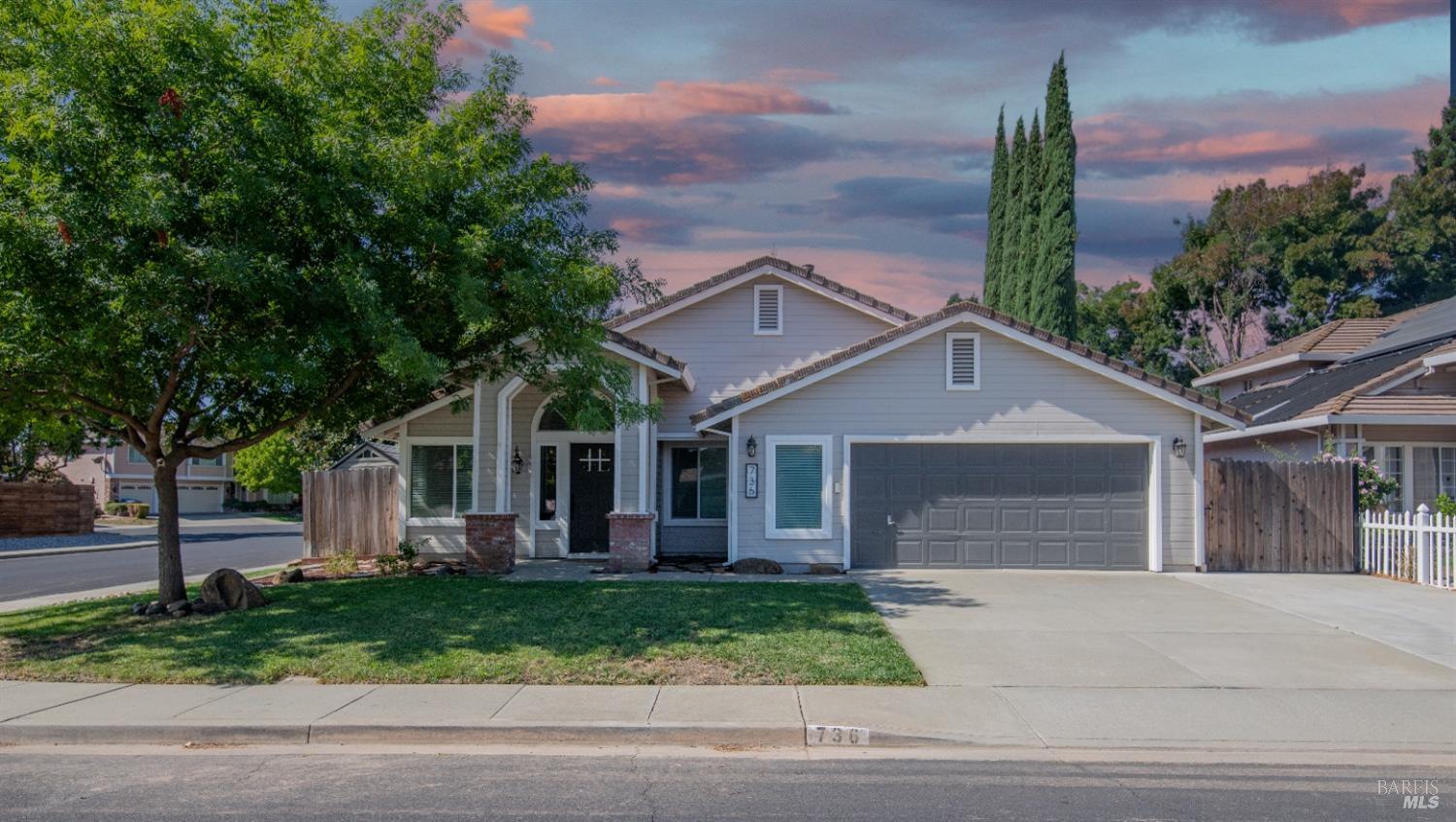 Photo of 736 Notre Dame Dr in Vacaville, CA