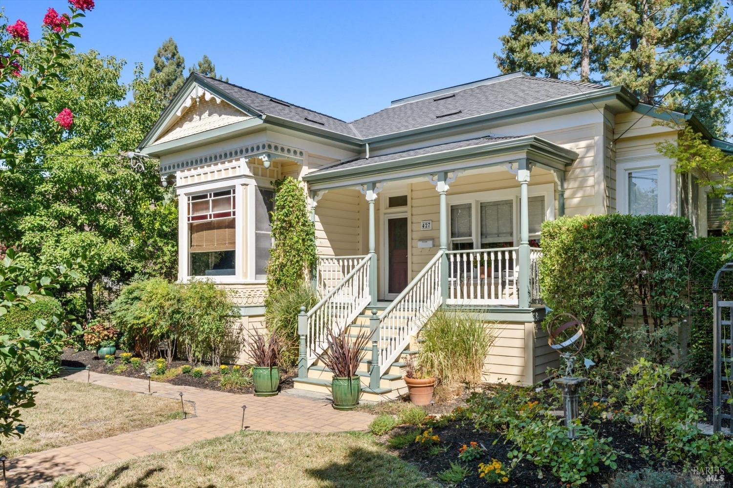Photo of 427 Matheson St in Healdsburg, CA