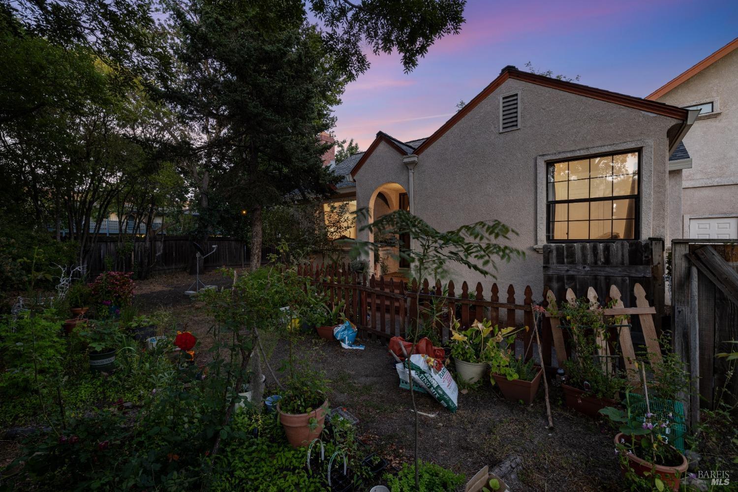 Photo of 948950 Edwards Ave in Santa Rosa, CA